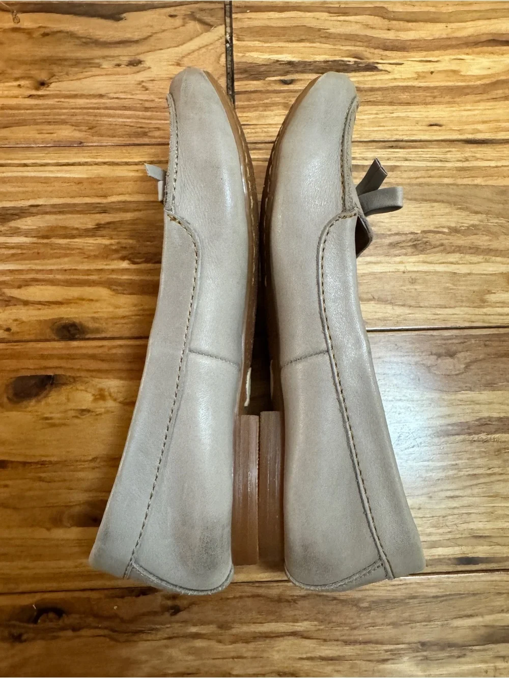 BORN® Handcrafted NAURA Taupe Leather Slip On Bow-Tie Flat Loafers #B86171 ~ 7.5